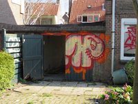 829780 Afbeelding van graffiti op een leegstaand schuurtje naast het pand Laan van Chartroise 161 te Utrecht.N.B. Het ...